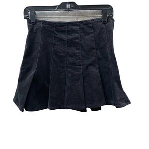 ❤️ FOREVER 21 BLACK VELVET PLEATED MINI SKIRT SIZE SMALL